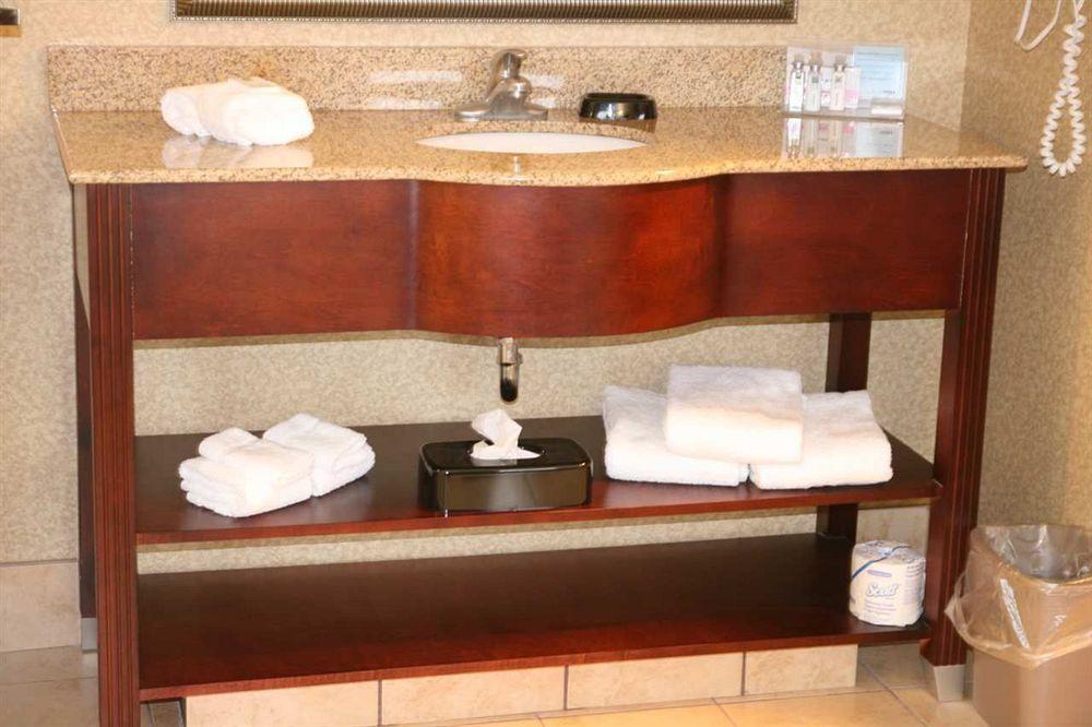 Hampton Inn & Suites Toledo-Perrysburg Rossford Phòng bức ảnh